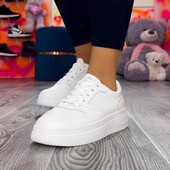 Шкіряні кросівки