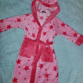 Мягенький,пушистый халатик в звёздочках,на малышку 1,5-2 годика(будет до 3 лет)