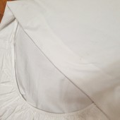 Простыня хлопковая в детскую кровать на резинке в хорошем состоянии