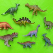 Набор маленьких динозавров.