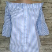 Гарна блузка волан в розмірі М. Повномірні. Легкі та якісні. В лоті голуба. На обхват грудей 90-96 с