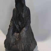 Чорна свічка ручної роботи з ароматом ладану 