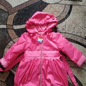 Стильное и современное пальто для девочки с капюшоном 110