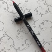 Гелевый карандаш для губ красный