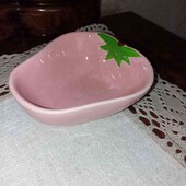Яскравий керамічний салатник Полуничка