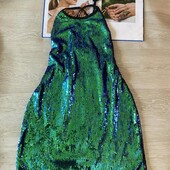 Платье с пайетками с открытой спиной