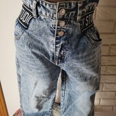 Фірмові стильні джинси в ідеалі