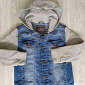 Primark брендовый стильный джинсовый пиджак с капюшоном на ребенка 5/6 лет рост 116 см