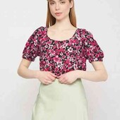 Короткая блузка с принтом цветов