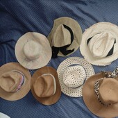 Жіночий капелюх з неширокими полями