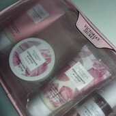 Подарунковий набір від victoria's secret Balance pomegranate & lotus Starter kit.