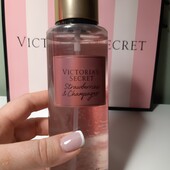 парфумований міст Strawberries & Champagne від Victoria's Secret