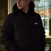 Куртка зимова чорного кольору Nike на пуху