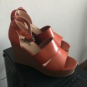 Босоніжки із еко шкіри,від Justfab, Розмір 40