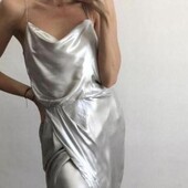 Стильное серебристое платье сарафан