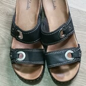 Босоніжки шльопанці натур.шкіра бренд Clarks оригінал р.38,39/устілка 25,5см.