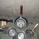 Кокониці, сковорідка-смайл. ОЛХ безкоштовно.