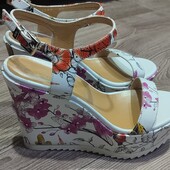 Босоніжки р37(устілка 23,5см)