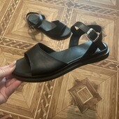 Босоніжки жіночі, шкіряні.