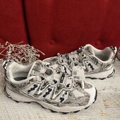 Adidas,оригінал,із натуральної шкіри і текстилю,розмір 44,устілка 28.Маломірять