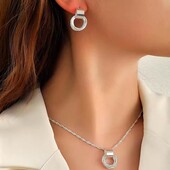Изысканные нарядные сверкающие серьги - из этого комплекта