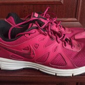 Кросівки Nike,розмір 40,5,устілка 26см,гарний стан!