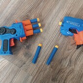 Два пістолета типу NERF