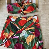 Яркий купальный пляжный костюм