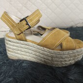 Bershka 38p сандалі еспадрільї