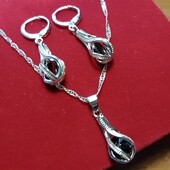 Шикарные серебряные серьги с крупным фианитом.Проба 925.
