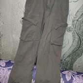 Bershka uk10 зелені брюки карго