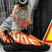 Чоловічі кросівки хайтопи в стилі Adidas Yeezy чорні з помаранчевим.