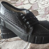 Кросівки з натуральної шкіри , перфорація.