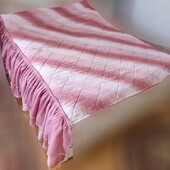 Покрывало стеганое с рюшами в новом состоянии.