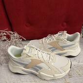 Reebok,оригінал,із спорт-матеріалу,розмір 37.Останні