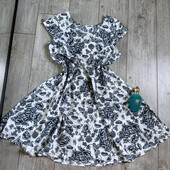 Мила сукня у метелики