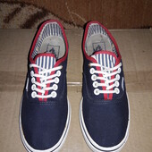 Кеди на дівчину 36 розмір,мустілка 22.5 см.