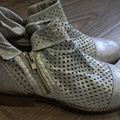 Стильні, кожані черевички з перфорацією