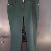 Джинсы женские зеленого цвета.