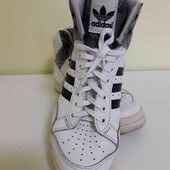 Кросiвки Аdidas.
