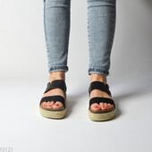 Розпродаж Зручні босоніжки на плетеній підошві чорні