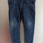 Джинсы на мягкой резинке и на трикотажной подкладке.4-5 лет