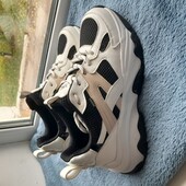 Шкіряні кросівки