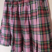 Картата рожева спідниця на дівчинку підлітка