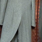 Довге пальто з високим розрізом іззаду