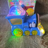 Дуже класний потяг, їздить, музика, диско куля