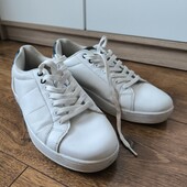 Чоловічі кросівки ,кеди білого кольору у ідеальному стані.