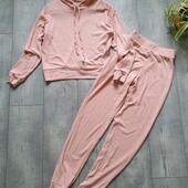 Женский костюм в рубчик