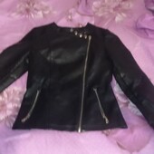 Курточка-кожанка