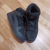 Чоловічі кросівки.